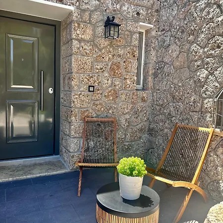 Linen By Goutos Luxury Living Apartament *