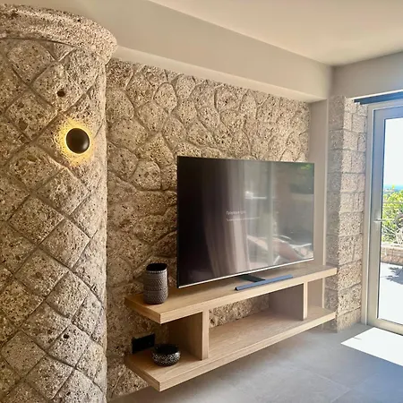 Linen By Goutos Luxury Living Apartament *